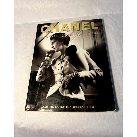Chanel Couturiere At Work By De Amy La Haye & Tobin Shelley Soft Cover 1st Print - Picture 2 of 11